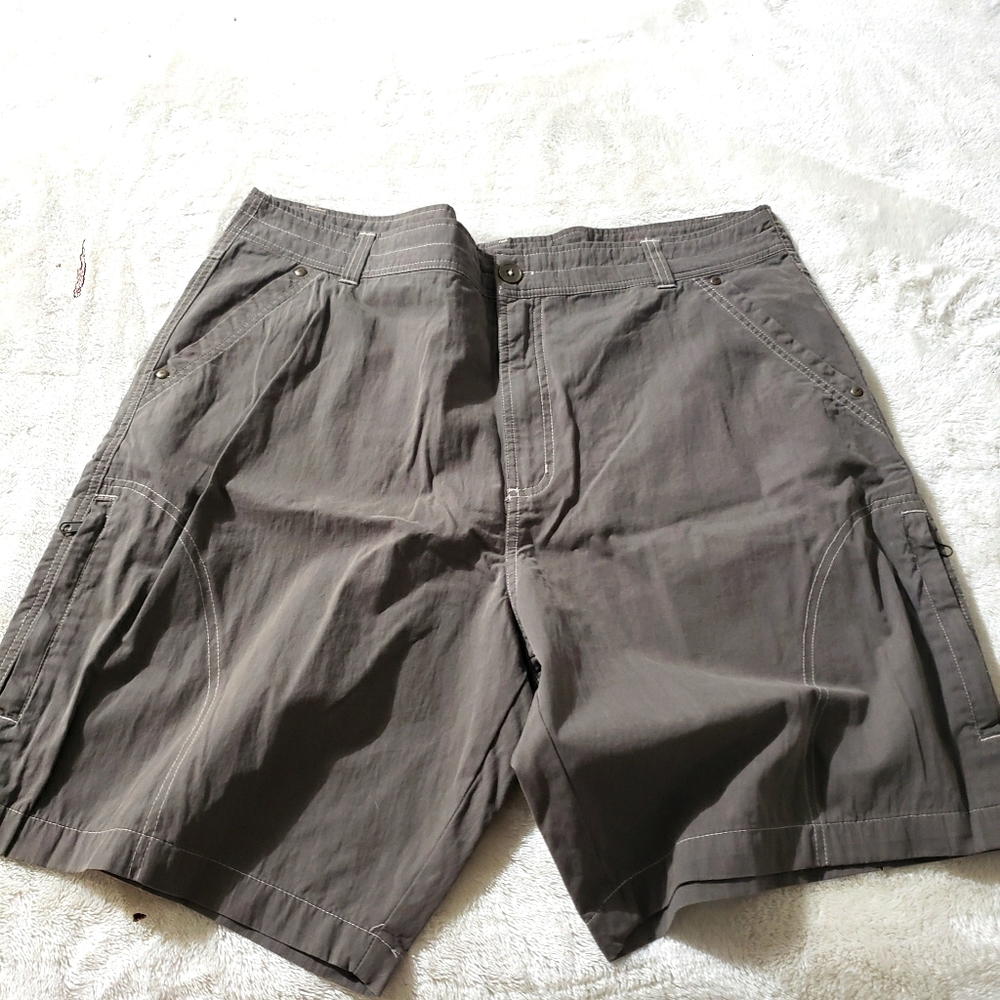 2 pairs mens Pacific Trail 7 pocket shorts
